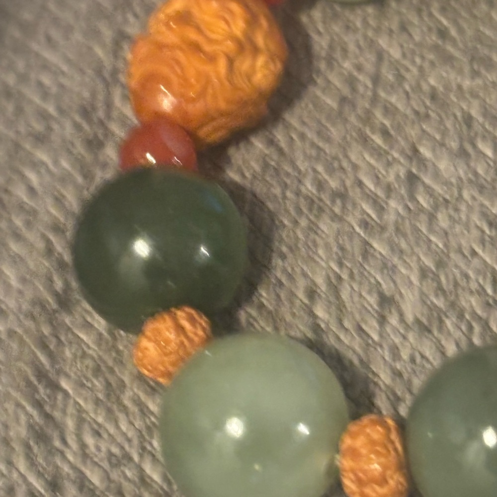 Jade Beaded Bracelet with Chinese Vajra Bodhi bead accents. - Picture 3 of 7